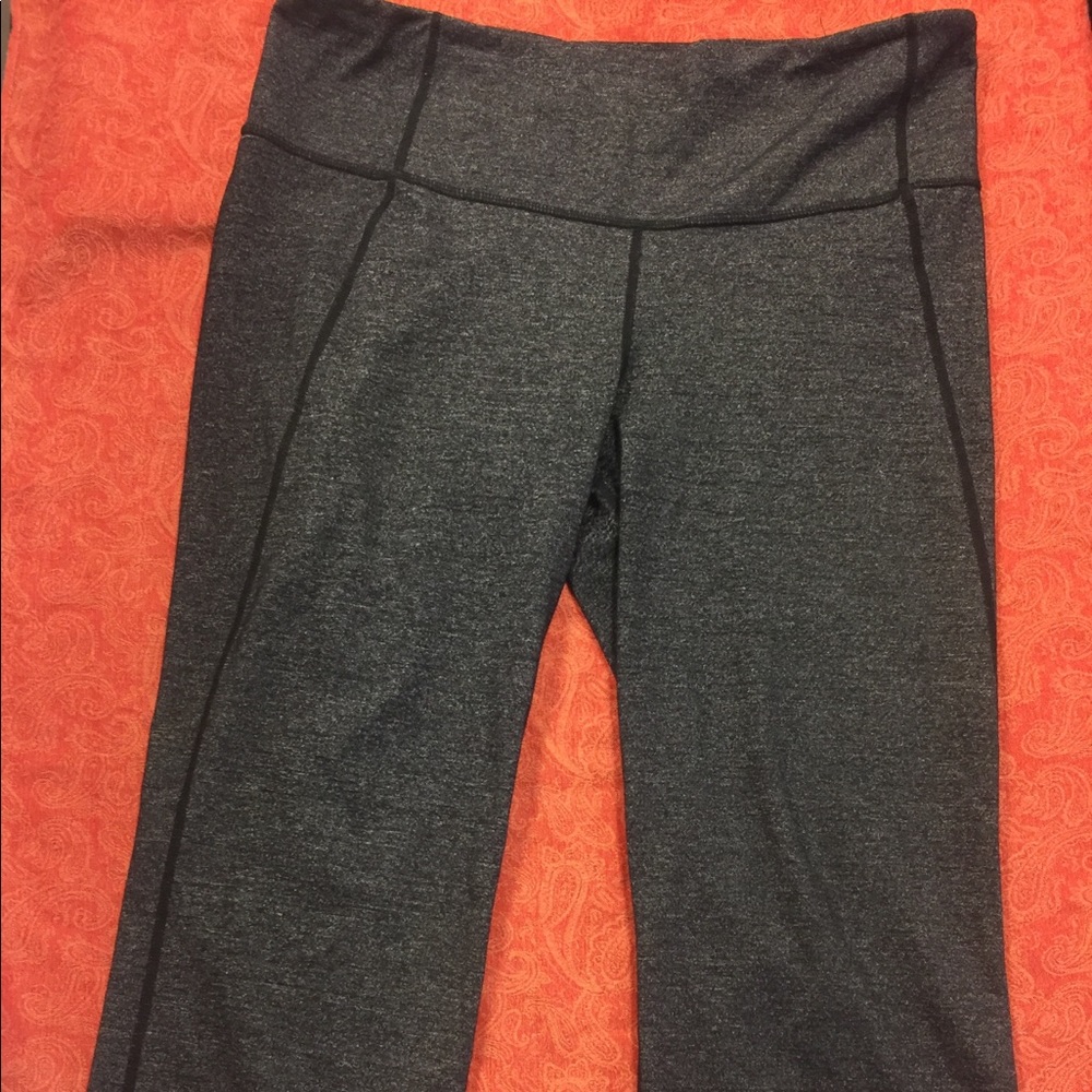 Lululemon grey Capri yoga pants size 6/8